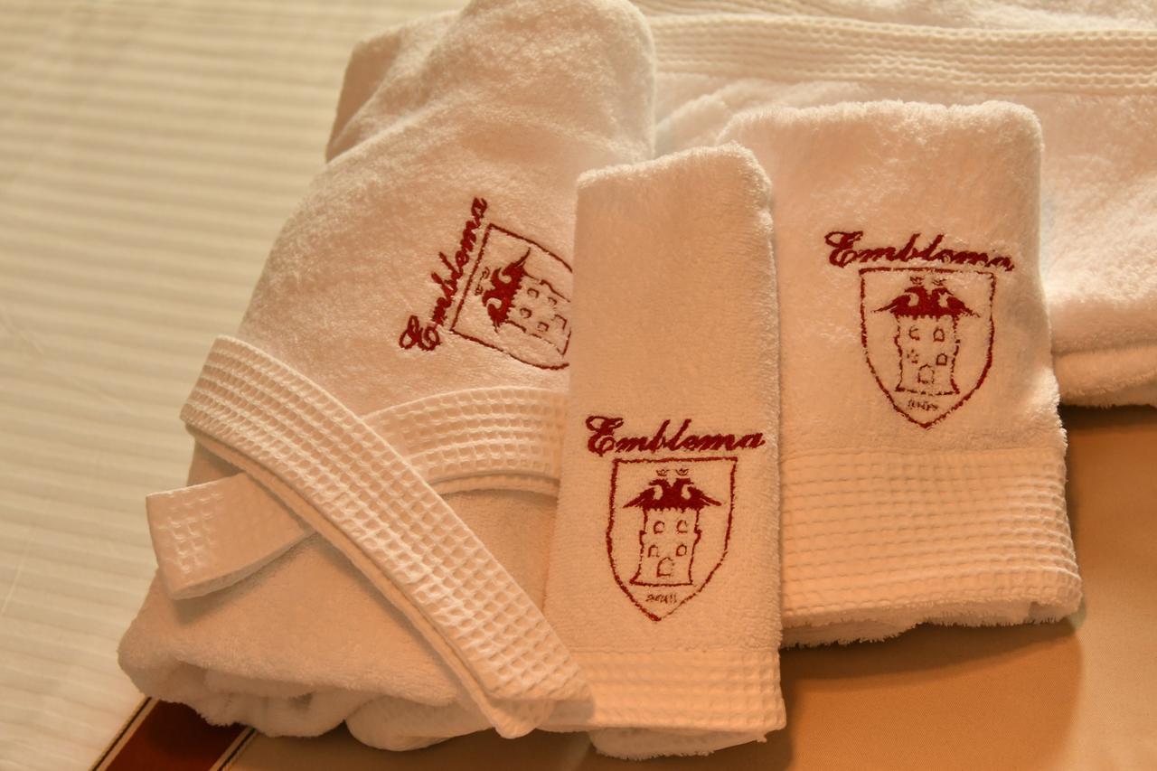 Hotel Restaurant Emblema Petrele Eksteriør billede
