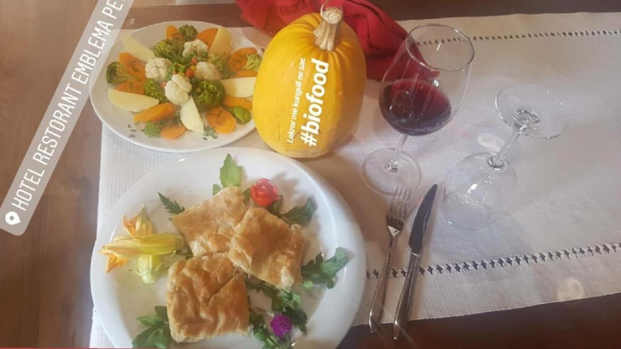 Hotel Restaurant Emblema Petrele Eksteriør billede